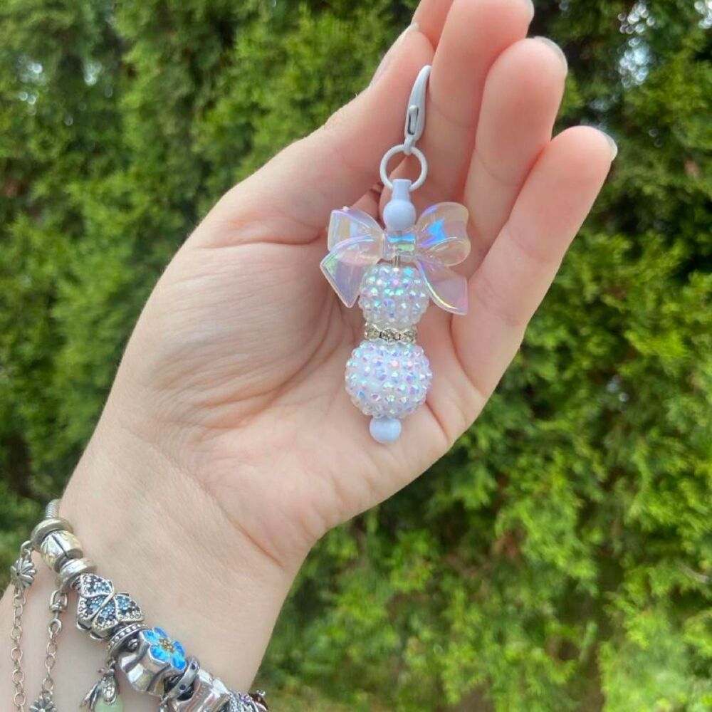 White Bow keychain with beads